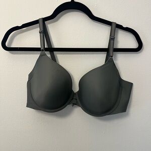 Never worn - Warner's Olive Green T-Shirt Bra with Underwire Support